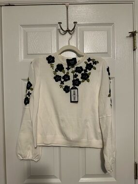 NWT Aleeza Paris Women's White Sweater with Black Floral Embroidered Design